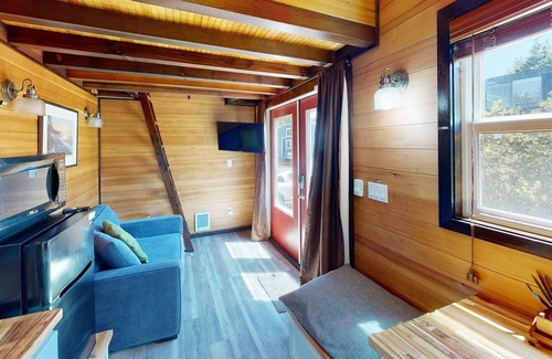Waldport House | Evergreen