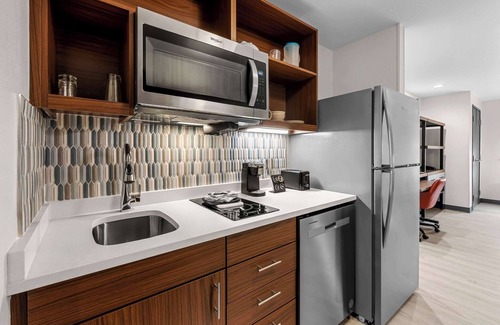 Terry Sanford Hotel | Everhome Suites Fayetteville near Fort Bragg