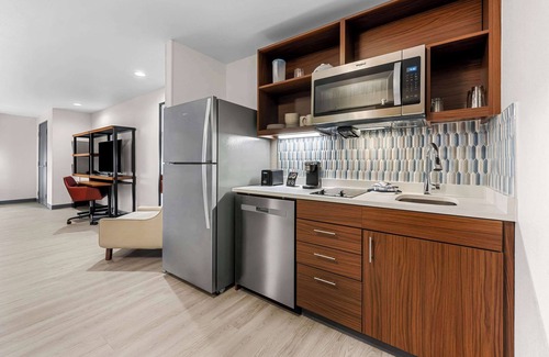 Terry Sanford Hotel | Everhome Suites Fayetteville near Fort Bragg