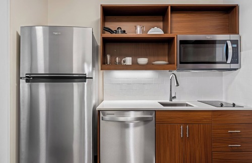 Ontario Hotel | Everhome Suites Ontario