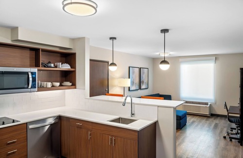 South Eliot Hotel | Everhome Suites Portsmouth - Newington