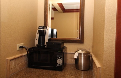 Olympic Valley Condo | Everline: 7th Floor Forest View Deluxe Queen Room