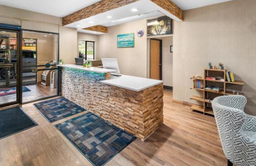 Hill City Hotel | EverSpring Inn & Suites
