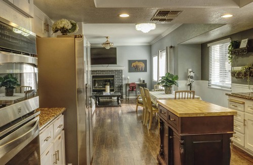 Ridgecrest House | Everthing you could ask for and more,Spacious 4-bedroom house located in a de