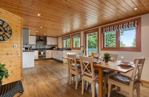 Penally Ski Chalet | Everwyn Lodge - Woodland Lodge with Hot Tub