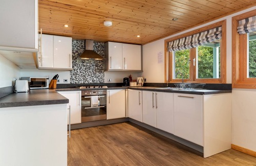 Penally Ski Chalet | Everwyn Lodge - Woodland Lodge with Hot Tub