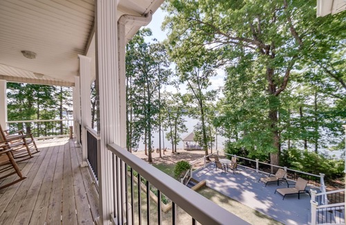 Leesville House | Everybody Loves Nobody's Business!