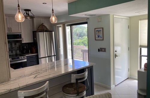 Sarasota County Condo | EVERYTHING IS JUST BEACHY