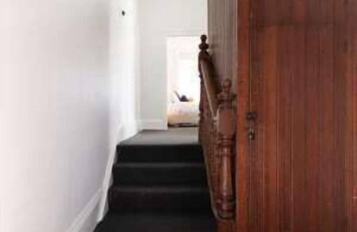 Launceston CBD Apartment | Everything You Need on Elphin: Parking & Wi-fi