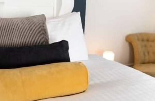 Launceston CBD Apartment | Everything You Need on Elphin: Parking & Wi-fi