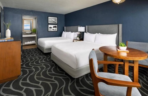 Monterey House | Everything You Need For The Perfect Vacation! Free Parking, Inland View, Pool