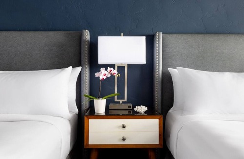 Monterey House | Everything You Need For The Perfect Vacation! Free Parking, Inland View, Pool