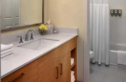 Andover Hotel | Everything You Need For The Perfect Vacation! Pets are Welcome! Parking, Pool!