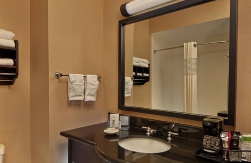 Decatur Hotel | Everything You Need For The Perfect Vacation! 2 Relaxing Units, Free Breakfast!