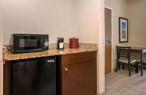 Florida Center Hotel | Everything You Need for Your Florida Trip! FREE Breakfast and Parking!