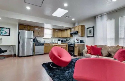 Midtown Apartment | Evie's apartment
