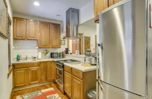 Midtown Apartment | Evie's apartment