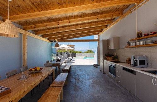Skaleta Villa | Evilio Suites, Inspired Family Retreat, 800 meters to the beach, Ping Pong table