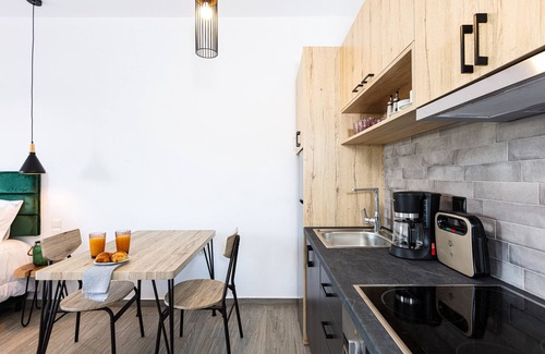 Skaleta Villa | Evilio Suites, Inspired Family Retreat, 800 meters to the beach, Ping Pong table