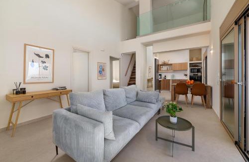 Ixia Villa | Evilion Island Residence