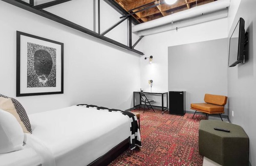 People's Freeway Hotel | evo Hotel, Family Room, Dog-friendly & Free Parking
