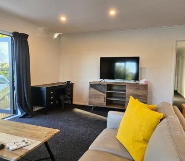 Palmerston North House | Evolve! Brand new home on Pioneer mins from PN CBD