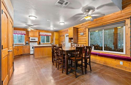 Timber Lakes House | Evy's Family Ranch Cabin Secluded