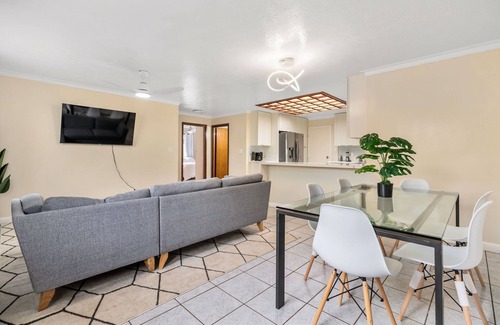 Ewa House | Ewa Beach 2BR - Upto 4, WiFi, A/C + Walk to Ocean
