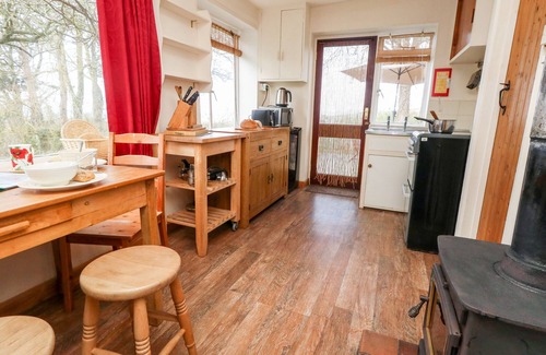 West Bexington Cottage | EWELEAZE, pet friendly, country holiday cottage in West Bexington