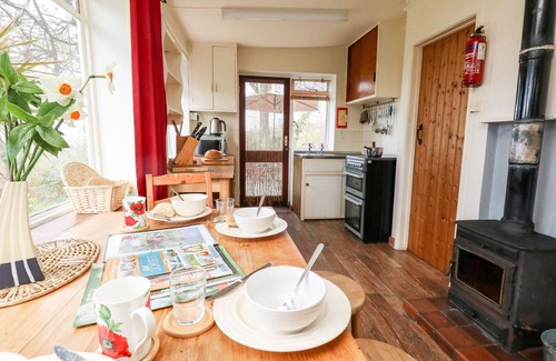 West Bexington Cottage | EWELEAZE, pet friendly, country holiday cottage in West Bexington