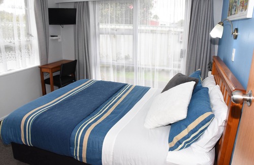 Stratford Bed & Breakfast | Ex Convent with 7 bedrooms close to town and super handy to mountain and trails.