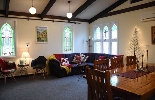 Stratford Bed & Breakfast | Ex Convent with 7 bedrooms close to town and super handy to mountain and trails.