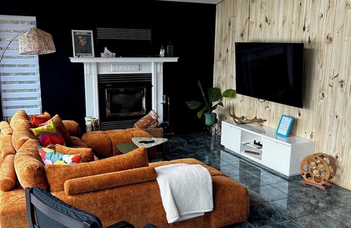 Matawinie Regional County Municipality Ski Chalet | Exceptional setting on the shores of Long Lake with breathtaking panoramic views