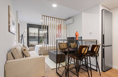 San Sebastian de los Reyes Apartment | Exclusivo apartamento con terraza privada, piscina, gimnasio y coworking