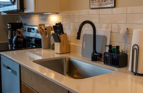 Martinsville Apartment | Excellent 2BR Apartment Uptown - Walkable - Safe