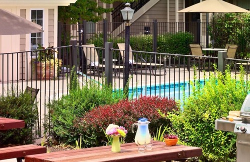 Sharonville House | Excellent Amenities! Full Kitchen, Pool, FREE Parking and Grab-&-Go Breakfast!