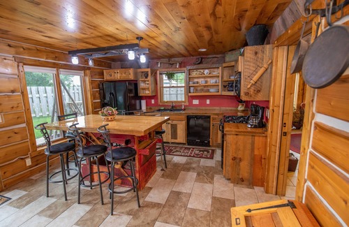 Fish Creek Cabin | Excellent and spacious location perfect for families! Spotlessly clean property