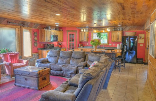 Fish Creek Cabin | Excellent and spacious location perfect for families! Spotlessly clean property