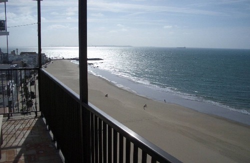 Rota Apartment | Excellent apartment in Rota, stunning views, beach front,garage,WIFI, world tv