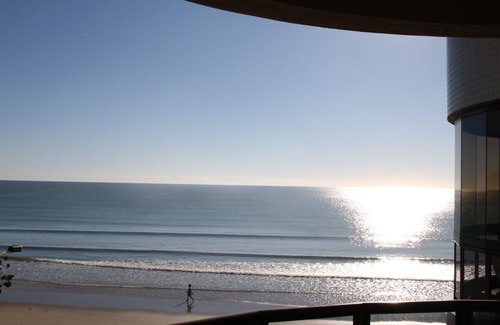 Itapema Apartment | Excellent apt. in beachfront property in Meia Praia - the best beach in S.C.