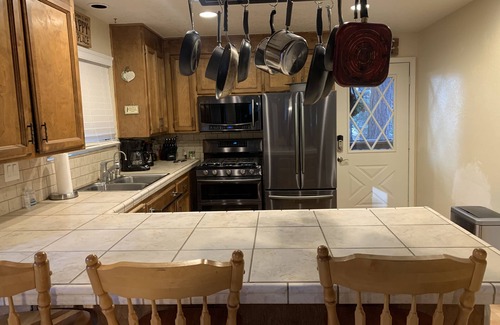 Lake Almanor Country Club Cabin | Excellent cabin with large deck 10+ guest capacity