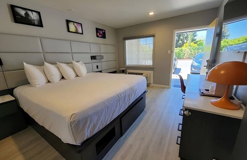 Newhall Hotel | Excellent Choice! Minutes to Pruneridge Golf Club! With FREE Parking!