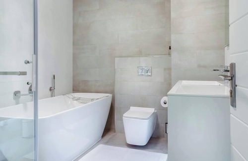 Northeast Mississauga Apartment | Excellent clean place for the happy traveller +.