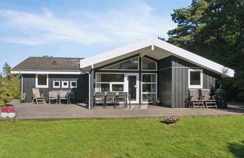Hojby House | Excellent cottage with sauna and spa, 10 persons.