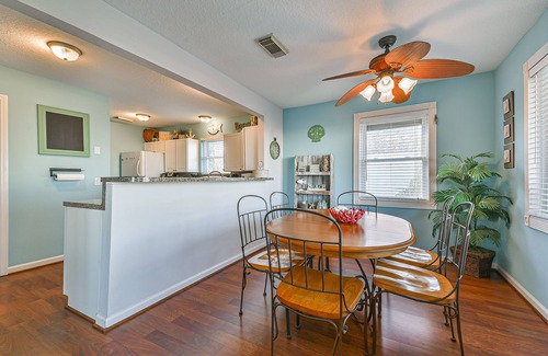 Jamaica Beach House | EXCELLENT fishing Kayaks 3/2.5 house on Main Canal
