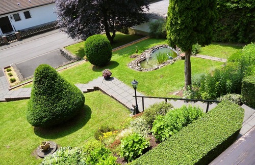 Betzenrod Apartment | Excellent hillside location with wonderful views. Pets Allowed. Family friend.