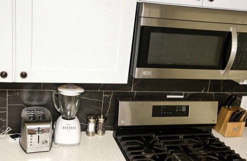 Waterbury House | Excellent Home Away From Home