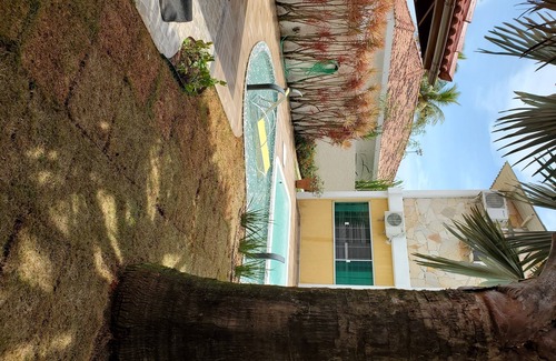 Balneario Florida House | Excellent house facing the sea with pool and barbecue