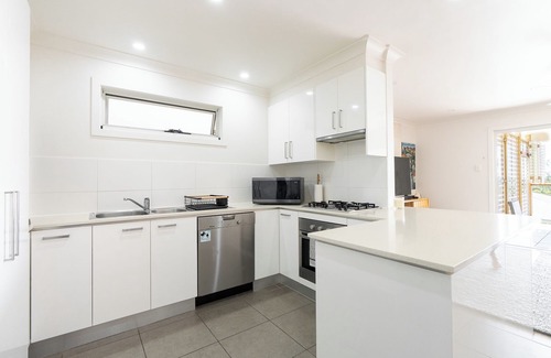 Paddington Apartment | Excellent location - 2 bed/2 bath/2 car
