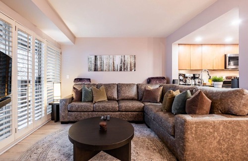 Whistler Cay Heights Condo | Excellent location | Renovated | Pool & hot tub | BBQ